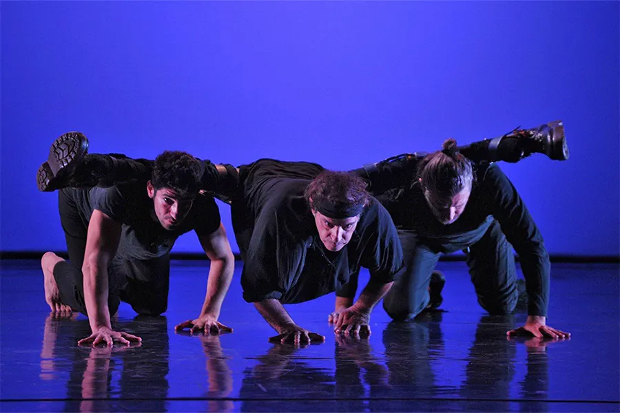 Η ομάδα σύγχρονου χορού Dagipoli Dance Co σε μια επετειακή παράσταση στην Εθνική Λυρική Σκηνή