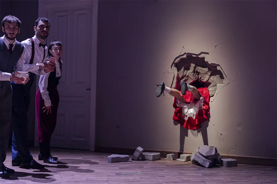 «Περιπέτειες της Αλίκης στη Χώρα των Θαυμάτων» από την Παιδική Σκηνή του Εθνικού Θεάτρου