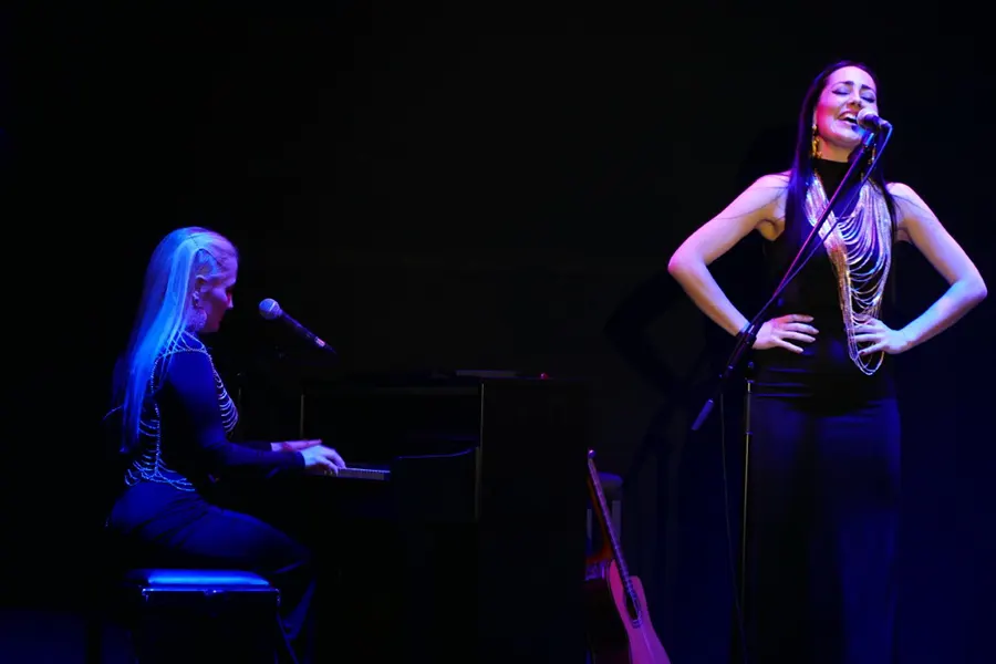 «Roots & Rituals»: Η Ελένη και η Σουζάνα Βουγιουκλή στο Theatre Of The No