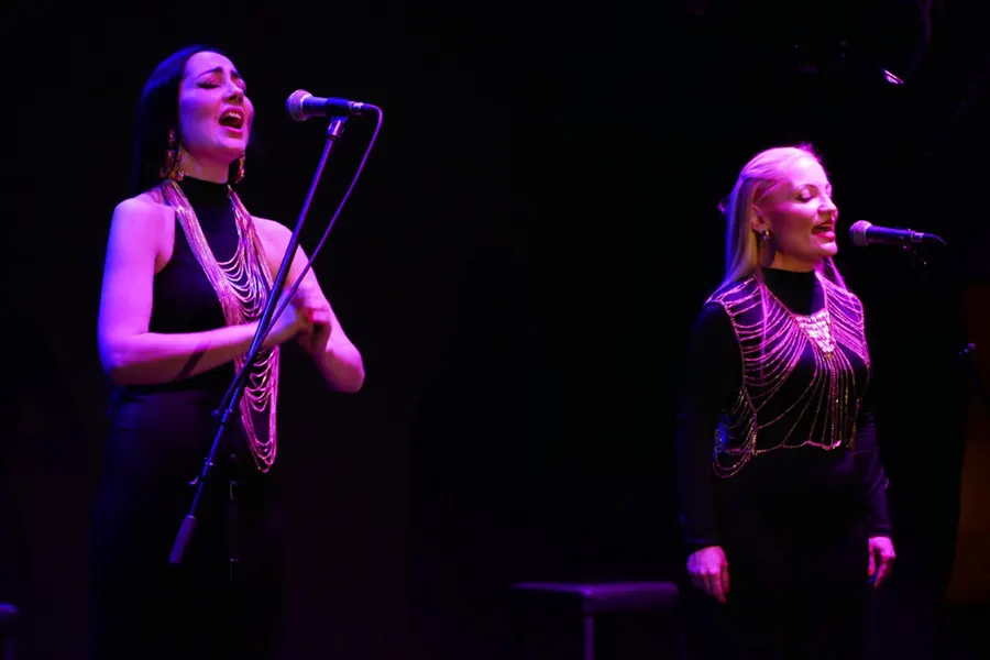 «Roots & Rituals»: Η Ελένη και η Σουζάνα Βουγιουκλή στο Theatre Of The No