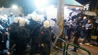 Νέα-διαδήλωση-της-αντιπολίτευσης-στην-Αλβανία,-16-αστυνομικοί-τραυματίες