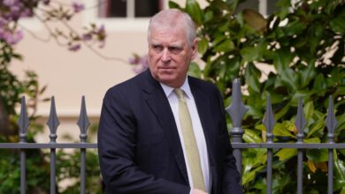 Βρετανία:-Ο-Άντριου-φέρεται-να-παρέδωσε-απόρρητα-οικονομικά-έγγραφα-στον-Επστάιν