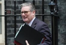 Φυλλορροεί-η-κυβέρνηση-Στάρμερ:-Παραιτήθηκε-ο-γραμματέας-του-υπουργικού-συμβουλίου