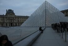 Πλήμμυρισε-αίθουσα-του-Λούβρου-με-σπάνια-έργα-τέχνης