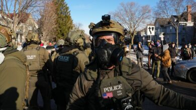 Σε-διαθεσιμότητα-δυο-αστυνομικοί-της-ice-που-είπαν-ψέματα-για-πυροβολισμό-εναντίον-μετανάστη