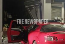 Σοβαρό-τροχαίο-στον-Βόλο:-ΙΧ.-καρφώθηκε-μέσα-σε-φροντιστήριο