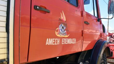 Αυτοκίνητο-έπιασε-φωτιά-εν-κινήσει-στην-Εθνική-Οδό-Αθηνών-Κορίνθου-(video)