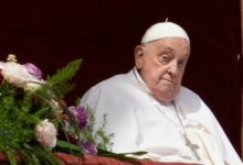 Συνωμοσία-για-να-ρίξουν-τον-πάπα-Φραγκίσκο-έστηναν-ο-Τζέφρι-Επστάιν-και-ο-Στιβ-Μπάνον 