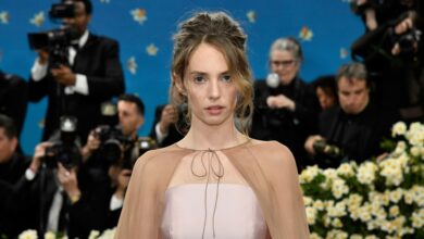 Η-πρωταγωνίστρια-του-«stranger-things»,-Μάγια-Χοκ,-παντρεύτηκε-τον-τραγουδιστή-Κρίστιαν-Λι-Χάτσον