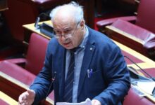 Χάνει-έδρα-το-ΠΑΣΟΚ:-Στους-32-η-ΚΟ-μετά-τη-διαγραφή-Παρασκευαΐδη-–-Ο-ρόλος-του-Δουδωνή