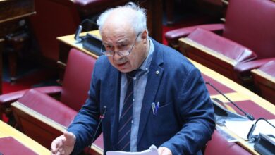 Χάνει-έδρα-το-ΠΑΣΟΚ:-Στους-32-η-ΚΟ-μετά-τη-διαγραφή-Παρασκευαΐδη-–-Ο-ρόλος-του-Δουδωνή