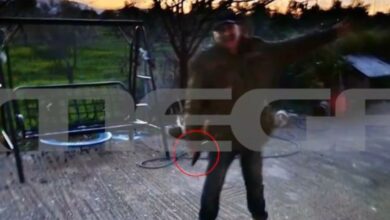 Ο-Μαυρίκης-στην-αυλή-με-το-όπλο-στο-χέρι:-Πώς-ξεκίνησε-το-επεισόδιο-με-τους-πυροβολισμούς