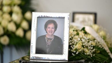 Άννα-Ψαρούδα-Μπενάκη:-Στο-Α΄-Νεκροταφείο-η-κηδεία-της-(photos)