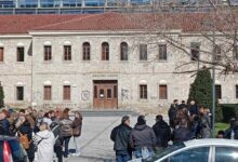 Βιολάντα:-Στον-ανακριτή-ο-Τζιωρτζιώτης,-υποστηρικτές-του-συγκεντρώθηκαν-έξω-από-τα-δικαστήρια