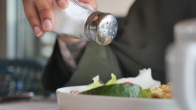 Νέα-μελέτη:-Τι-συμβαίνει-στον-εγκέφαλο-όταν-το-πολύ-αλάτι-γίνεται-συνήθεια