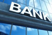Τράπεζες:-Κέρδη-ρεκόρ-χρεώνοντας-με-προμήθειες-τους-πάντες-για-το-παραμικρό