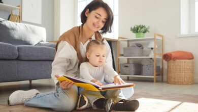 Νταντάδες-της-γειτονιάς:-Ποιοι-μπορούν-να-λάβουν-τα-500-ευρώ-και-πώς-λειτουργεί-το-πρόγραμμα