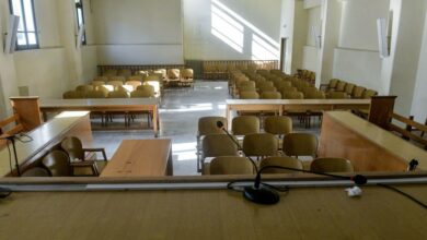 Συνελήφθη-39χρονη-στην-Κοζάνη-–-Κατέγραφε-δίκη-με-το-κινητό-της-τηλέφωνο