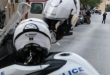 Φρίκη-στην-Κυψέλη:-Άνδρας-εισέβαλε-σε-σπίτι-και-βίασε-ΑμεΑ-–-Η-μητέρα-τον-κυνήγησε-με-μαχαίρι