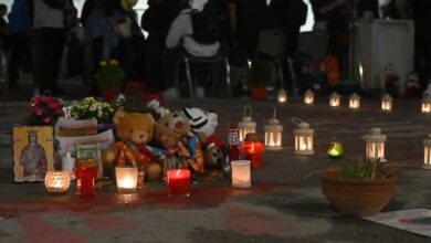 Τέμπη:-Συγκίνηση-για-το-τριετές-μνημόσυνο-της-Χρύσας,-της-Αναστασίας-και-της-Θώμης-Πλακιά