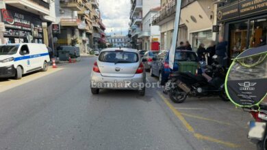 Λαμία:-Αυτοκίνητο-παρέσυρε-δύο-νεαρούς-στο-κέντρο-της-πόλης-–-Σοβαρά-τραυματισμένος-ο-ένας-(photos)