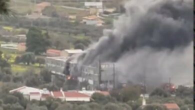 Σπάτα:-Μεγάλη-πυρκαγιά-σε-αποθήκη-πασίγνωστης-εταιρείας-αθλητικών-ειδών-(video)