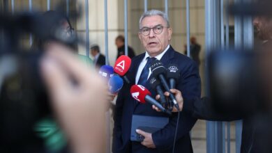 Βασίλης-Καπερνάρος:-Βανδαλισμό-στο-γραφείο-του-καταγγέλλει-ότι-δέχτηκε-ο-δικηγόρος-(photos)