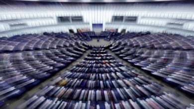 Το-Ευρωκοινοβούλιο-«πάγωσε»-ξανά-την-επικύρωση-της-εμπορικής-συμφωνίας-με-τις-ΗΠΑ