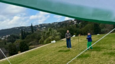 o-Κώστας-Μπακογιάννης-πέταξε-χαρταετό-με-τη-Σία-Κοσιώνη-και-τον-γιο-τους