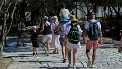 Με-38-εκατ.-τουρίστες-στην-Ελλάδα-ολοκληρώθηκε-το-2025-–-Πόσα-χρήματα-ξόδεψαν