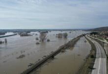 Παραμένει-«στο-κόκκινο»-ο-Έβρος-–-Δραματική-η-κατάσταση-στα-Λάβαρα,-δύσκολη-νύχτα-για-τους-κατοίκους