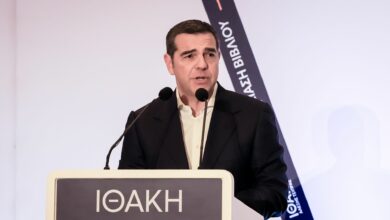 Τσίπρας:-Ανοίγει-βηματισμό,-μετρά-το-κλίμα-στην-κοινωνία-και-περιμένει-τον…-Σεπτέμβριο