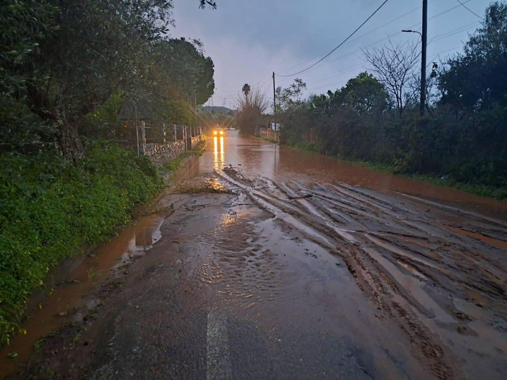 Μεσσηνία: Προβλήματα στον δρόμο Πήδημα – Αρφαρά από κατολίσθηση λόγω της έντονης κακοκαιρίας
