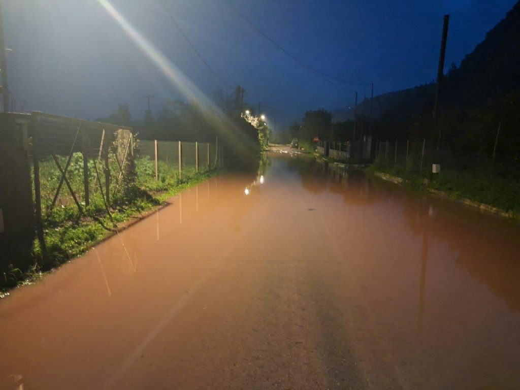 Μεσσηνία: Προβλήματα στον δρόμο Πήδημα – Αρφαρά από κατολίσθηση λόγω της έντονης κακοκαιρίας