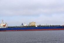 Από-βλήμα-χτυπήθηκε-το-τάνκερ-skylight-ανοιχτά-του-Ομάν-–-4-ναυτικοί-τραυματίστηκαν-(video)