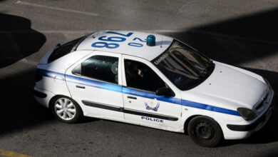 Συνελήφθη-15χρονος-Ρομά-που-έσπασε-λεωφορεία-πετώντας-πέτρες-στην-Εθνική-Οδό-Αθηνών-Λαμίας