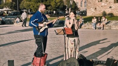 Θεσσαλονίκη:-Πρόστιμο-300-ευρώ-σε-μουσικούς-του-δρόμου-στην-Νέα-Παραλία