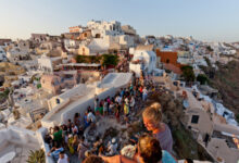 Σαντορίνη:-Σύλληψη-τριών-αλλοδαπών-«πορτοφολάδων»