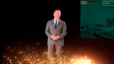 Από-τους-Δελφούς-στο-συνέδριο-του-ΕΚΑΒ-με-ολόγραμμα-ο-Γεωργιάδης