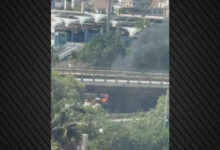 Φωτιά-σε-όχημα-κοντά-στο-ΣΕΦ,-κλειστή-η-Καραολή-Δημητρίου,-δείτε-βίντεο