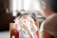 «Νταντάδες-της-Γειτονιάς»:-Ανοίγει-σήμερα-η-πλατφόρμα,-ο-πλήρης-οδηγός-για-γονείς-και-επιμελητές