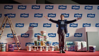 Ο-Μπάμπης-ο-μάστορας-πρωταγωνιστής-στη-νέα-καμπάνια-της-vitex