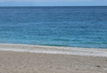 Άνδρας-συνελήφθη-γιατί-αυνανιζόταν-σε-παραλία-στην-Κρήτη