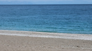 Άνδρας-συνελήφθη-γιατί-αυνανιζόταν-σε-παραλία-στην-Κρήτη