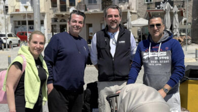 Νικόλαος-Ντε-Γκρες:-Οι-φωτογραφίες-με-πολίτες-στην-Λήμνο-και-το-ενδιαφέρον-του-για-το-Τατόι