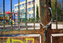 5χρονος-ακρωτηριάστηκε-στο-δάχτυλο-σε-νηπιαγωγείο-στον-Εύοσμο-Θεσσαλονίκης