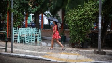 Βροχερός-και-σήμερα-ο-καιρός-στην-Αθήνα-μέχρι-το-μεσημέρι,-πότε-αναμένεται-ξανά-λιακάδα