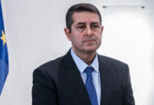 Αντιδρά-μετά-από-17-ημέρες-νοσηλείας-ο-Γιώργος-Μυλωνάκης,-τον-επισκέφτηκε-ο-πρωθυπουργός