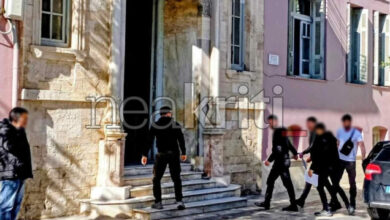 Προφυλακιστέα-τα-δύο-αδέλφια-για-το-αιματηρό-επεισόδιο-έξω-σε-μπαρ-στο-Ηράκλειο