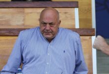 Ο-Αχιλλέας-Μπέος-ζητά-να-σβηστούν-τα-ονόματα-των-Τεμπών-από-το-Σύνταγμα,-«να-παρέμβει-ο-Μητσοτάκης»